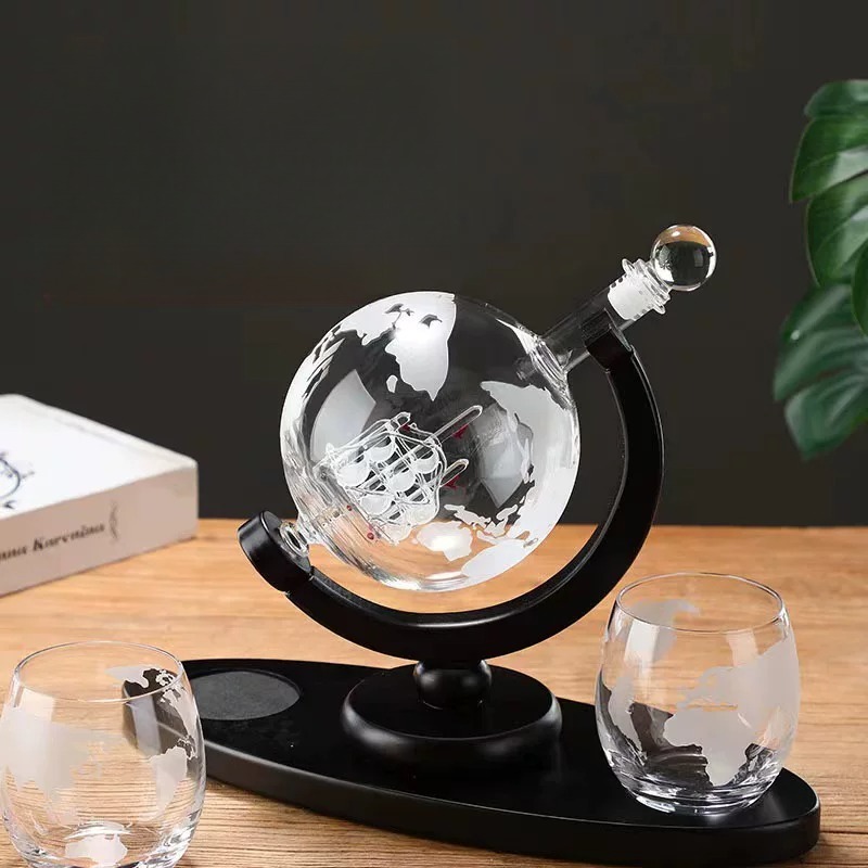 Decoratieve wijnkaraf in de vo - Decanter Globe Set recensie en prijs